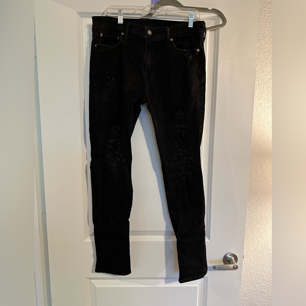 Abercrombie Men’s Distressed Black Skinny Jeans